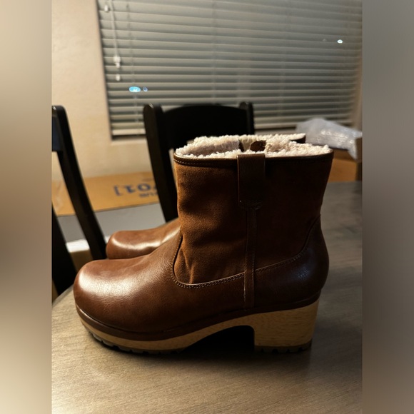 Universal Thread Ankle Boots - Picture 2 of 5